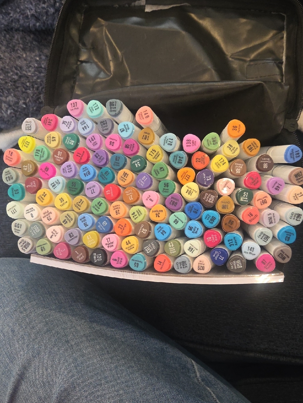 SHUTTLE ART Set of 119 Assorted Dual-Tip Art Markers - Multicolor